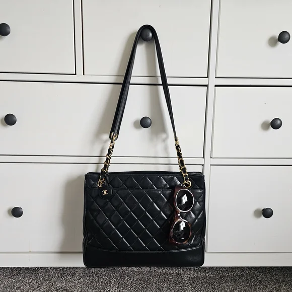 CHANEL Vintage Black Quilted Leather Shoulder Bag - Picture 4 of 16